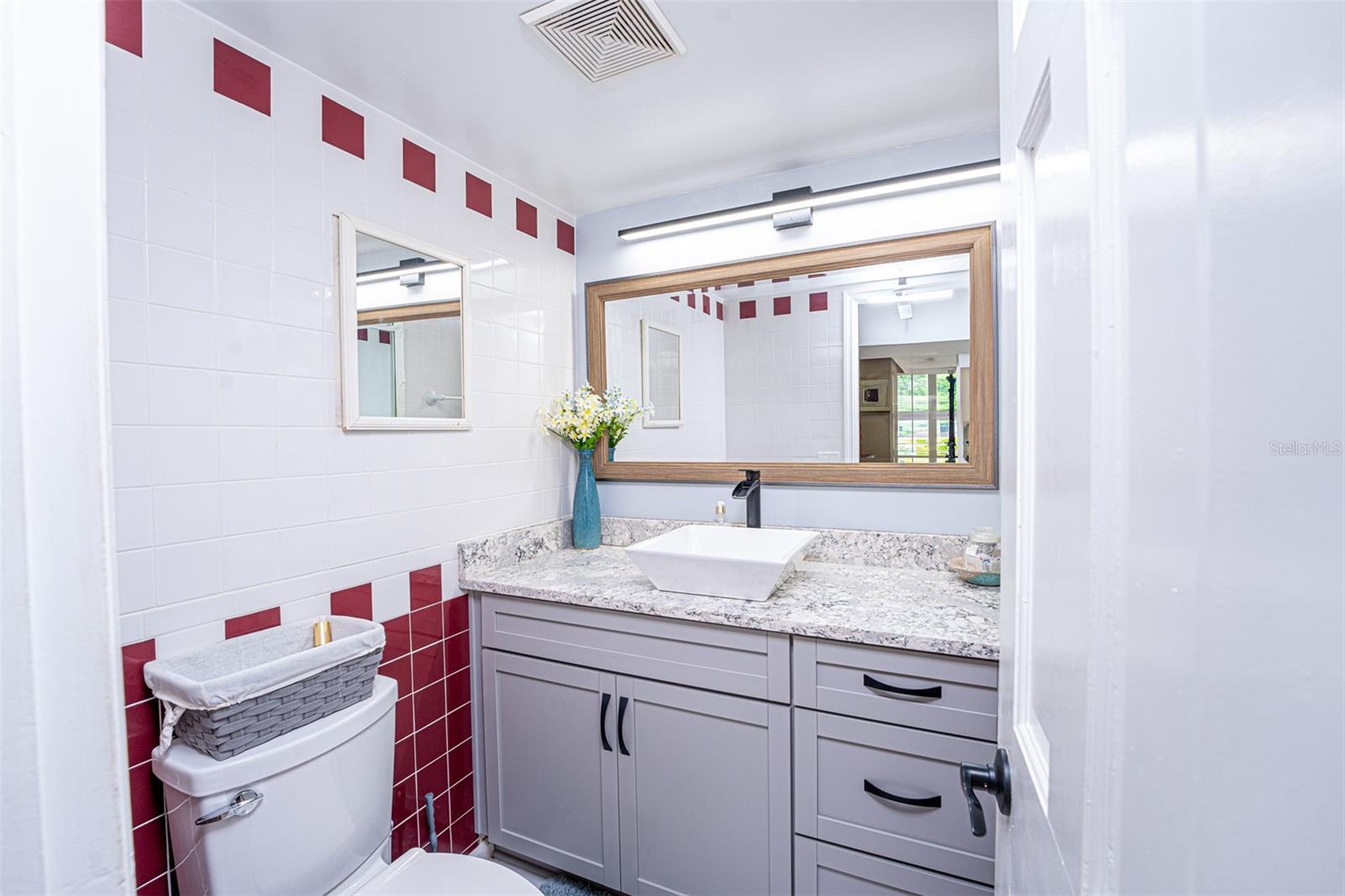 Image 17 of 34 For 3800 Saxon Drive 150