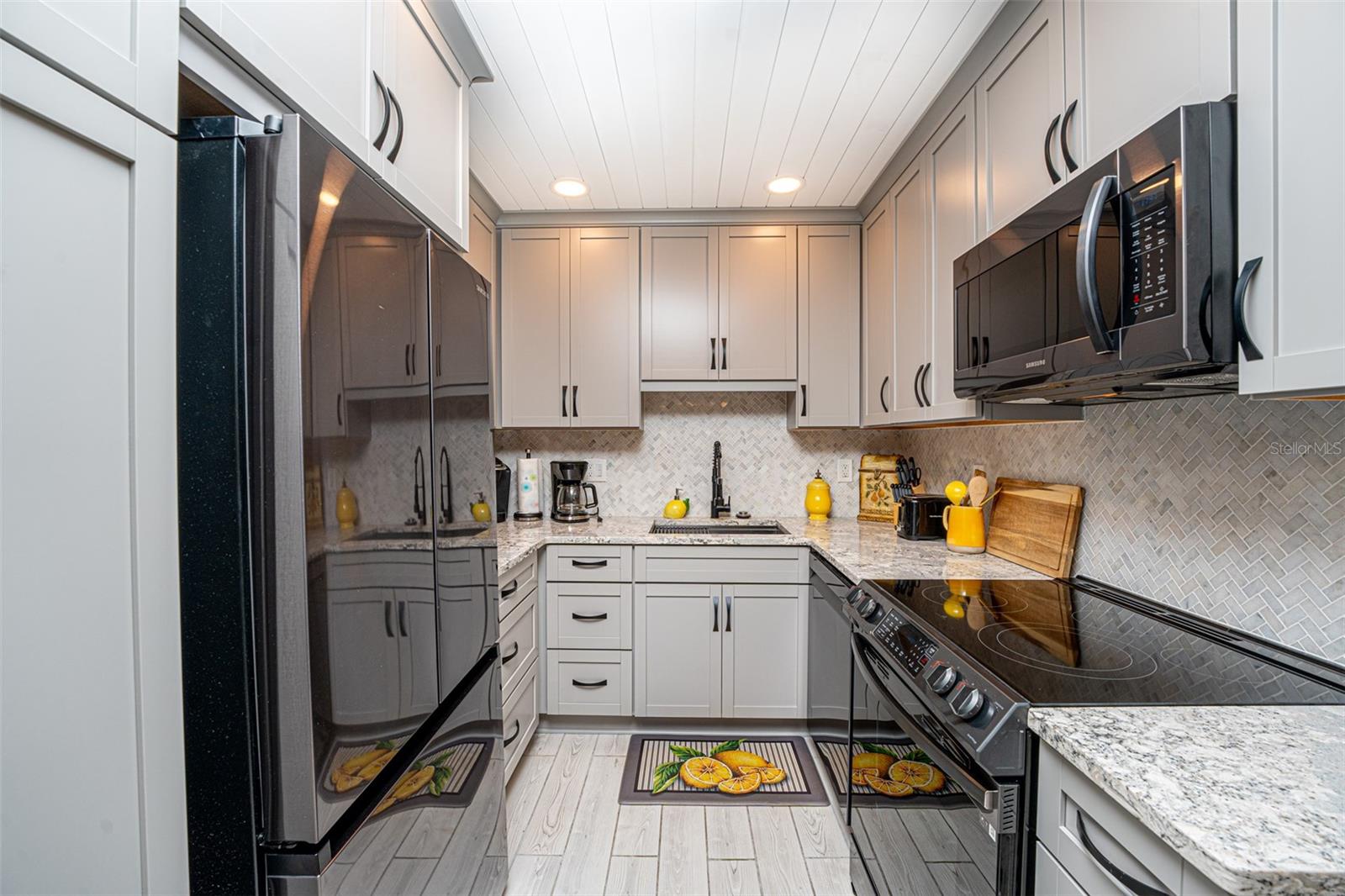 Image 7 of 34 For 3800 Saxon Drive 150