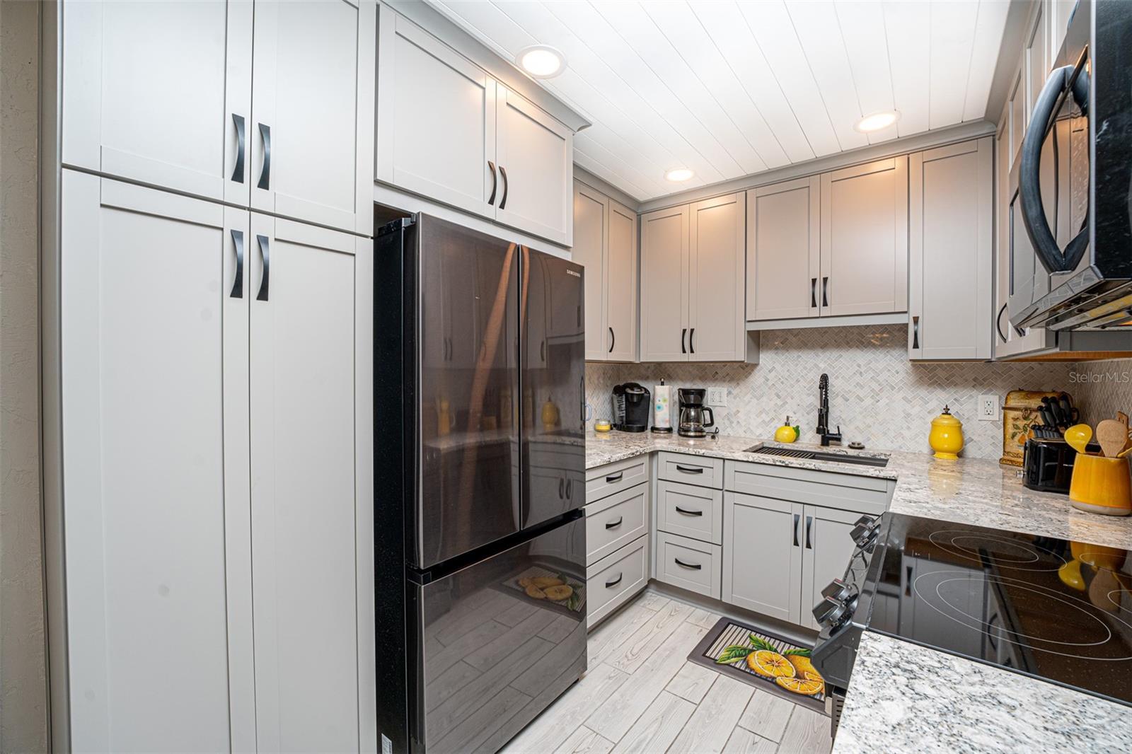 Image 8 of 34 For 3800 Saxon Drive 150