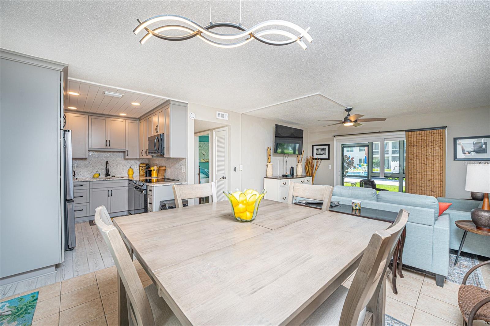 Image 9 of 34 For 3800 Saxon Drive 150