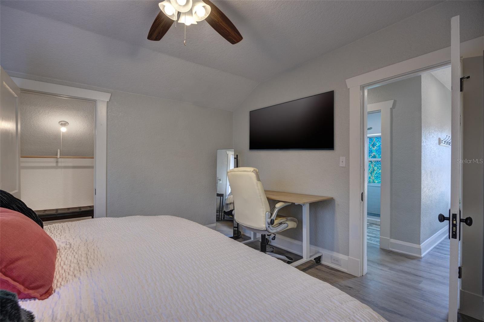 Image 14 of 25 For 117 Euclid Avenue