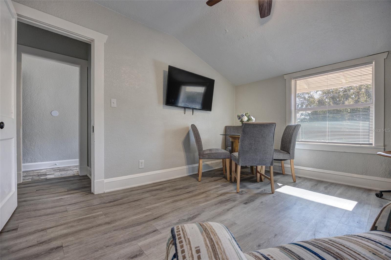 Image 18 of 25 For 117 Euclid Avenue