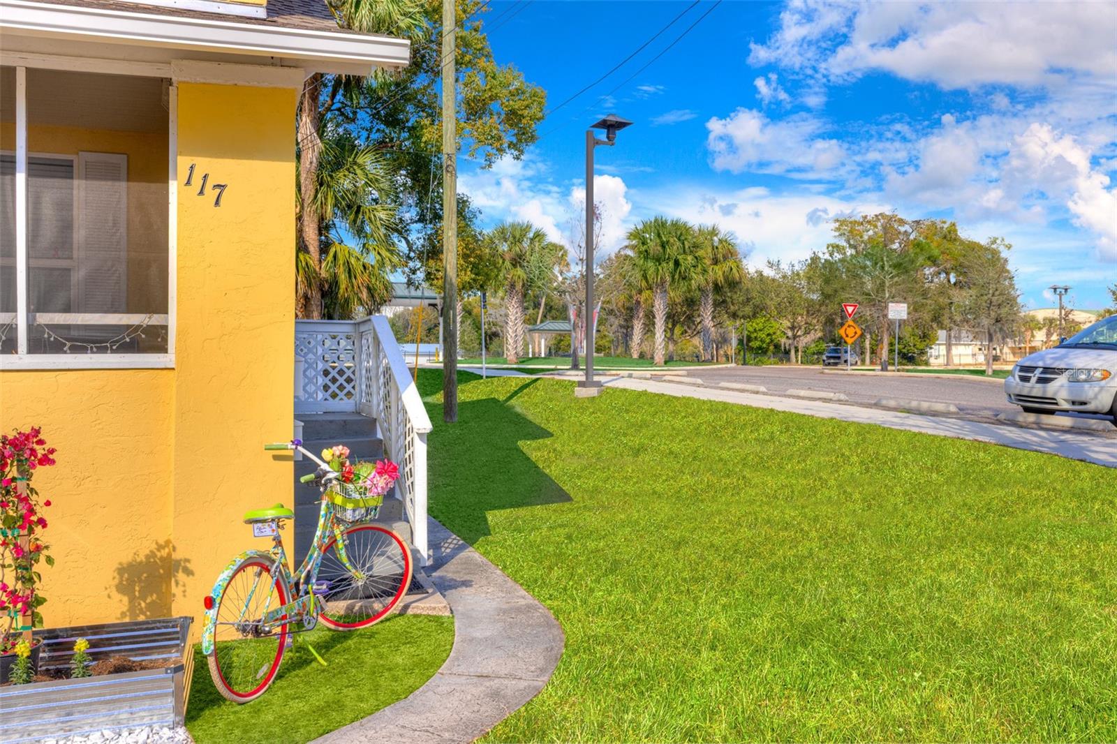 Image 3 of 25 For 117 Euclid Avenue