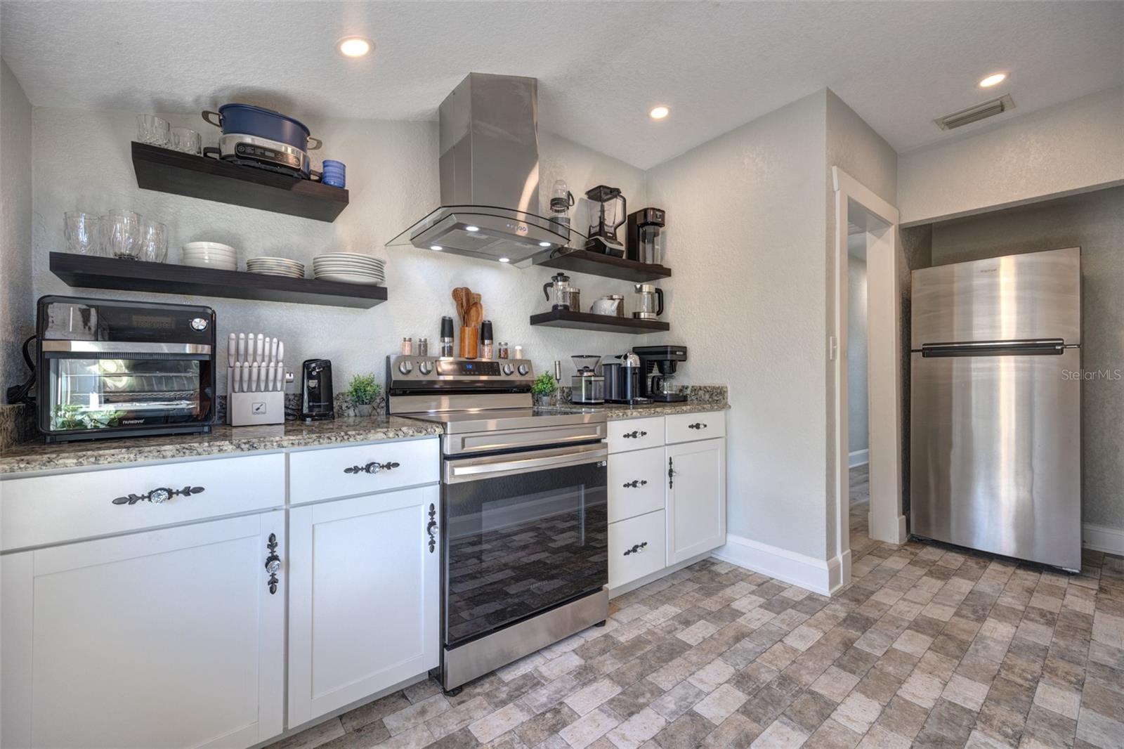 Image 7 of 25 For 117 Euclid Avenue