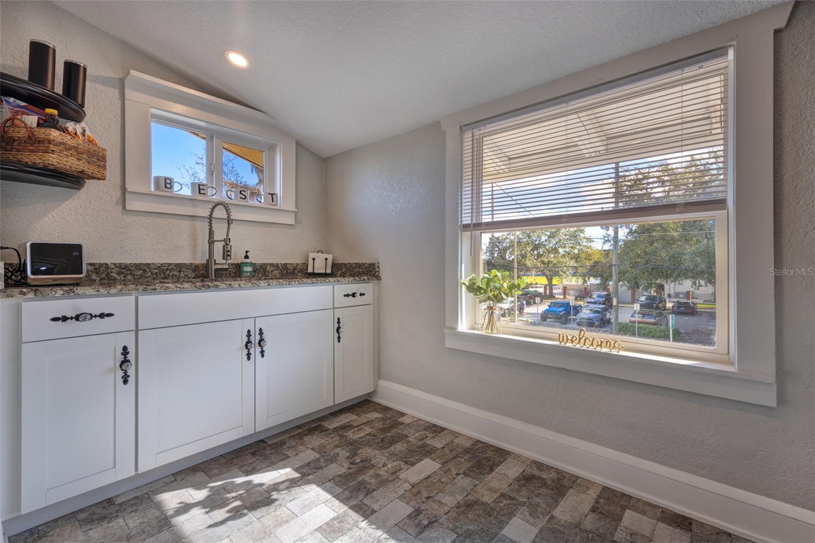 Image 8 of 25 For 117 Euclid Avenue