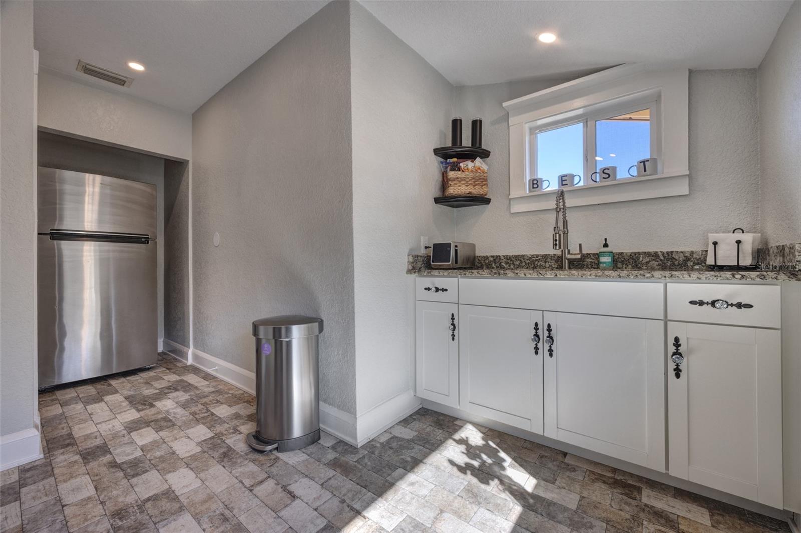 Image 9 of 25 For 117 Euclid Avenue