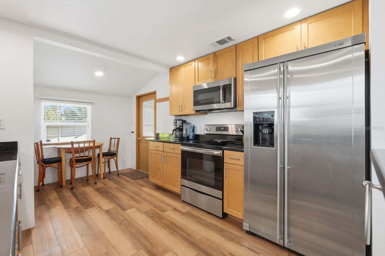 Image 3 of 54 For 21 Halifax Avenue