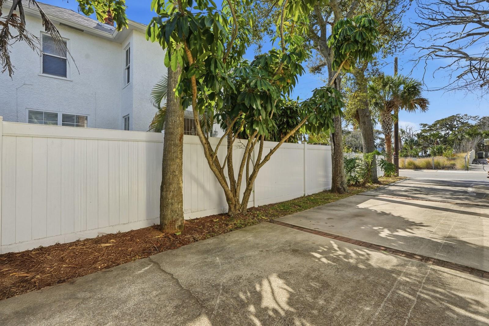 Image 50 of 54 For 21 Halifax Avenue