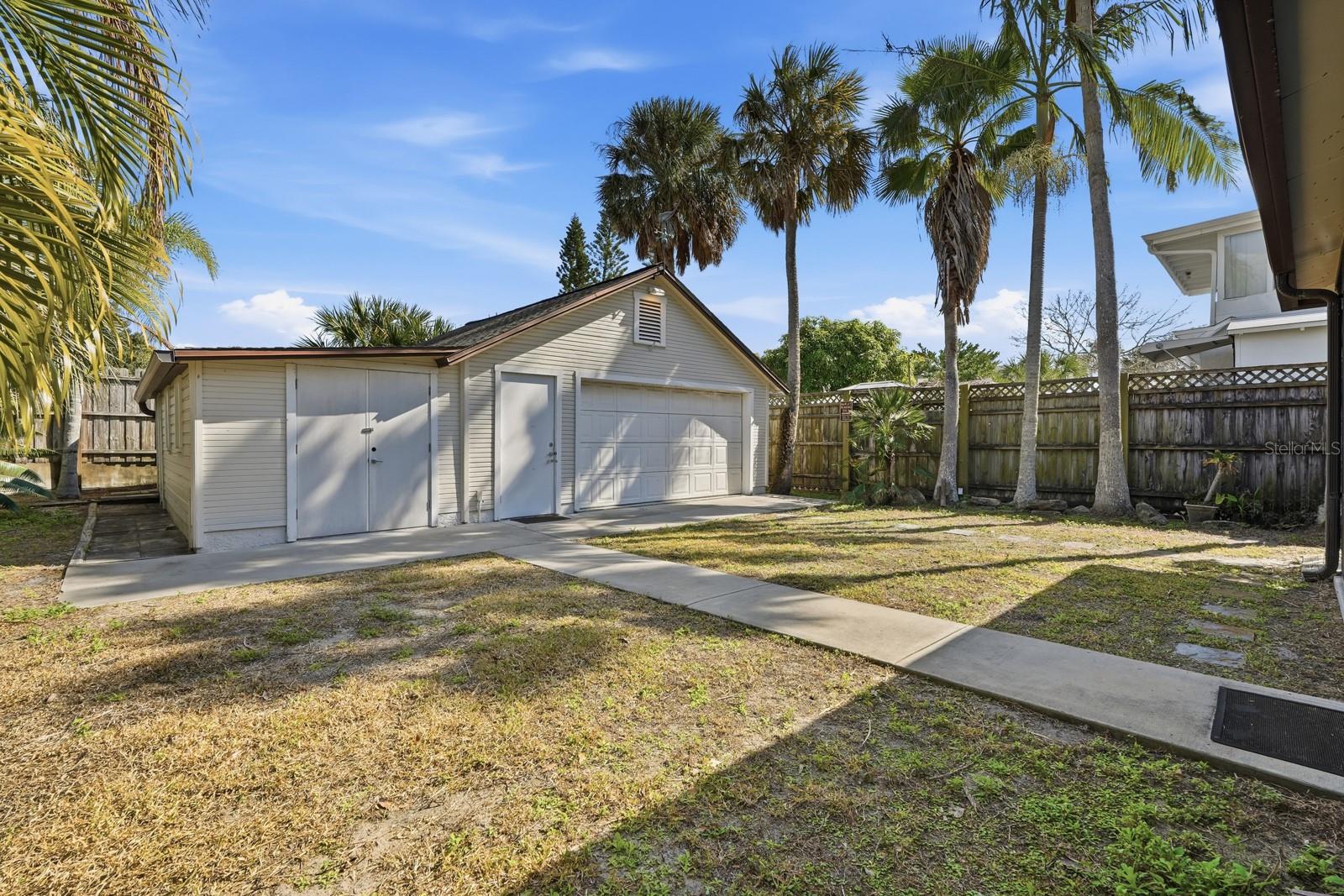 Image 6 of 54 For 21 Halifax Avenue