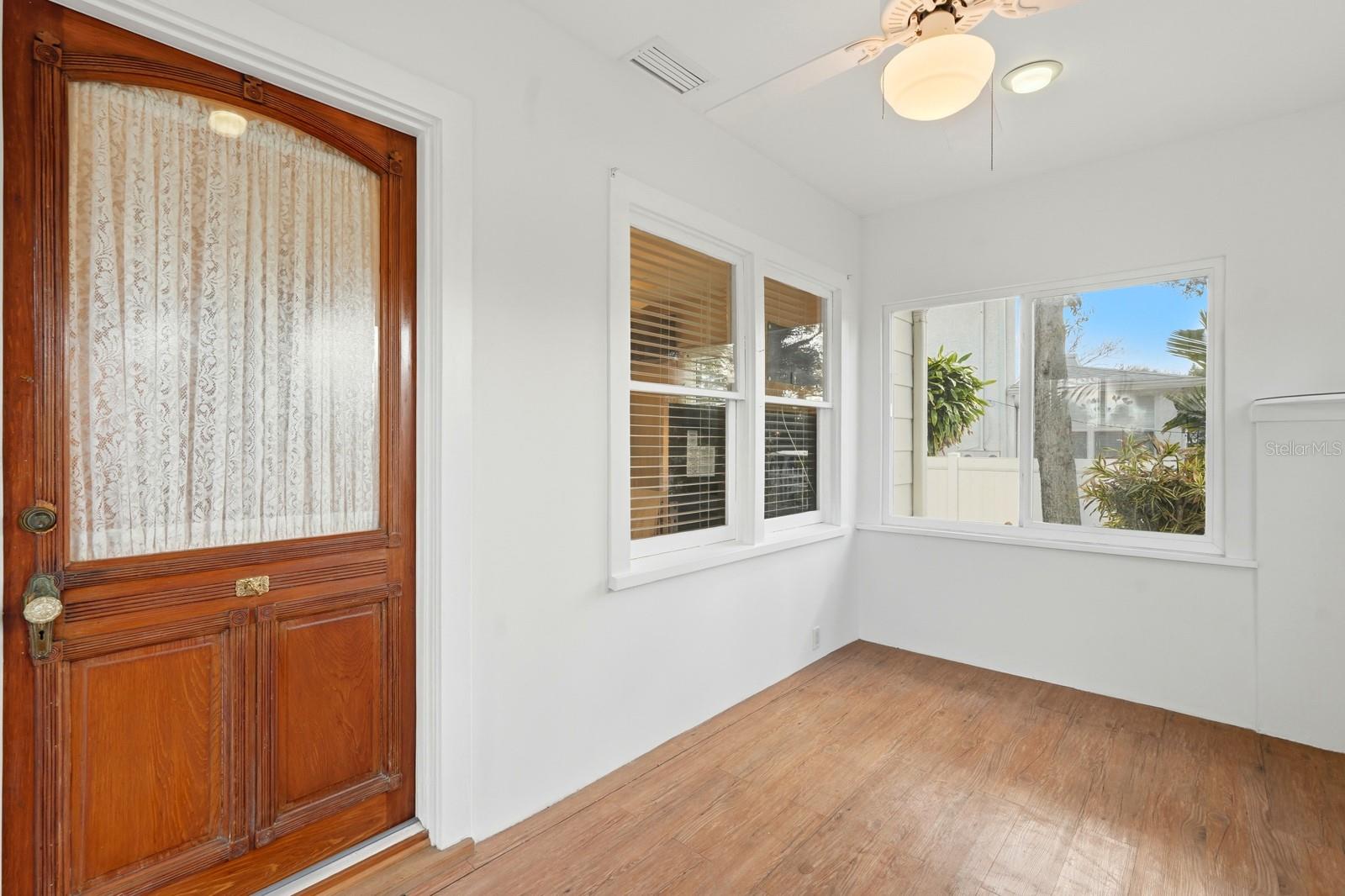 Image 7 of 54 For 21 Halifax Avenue