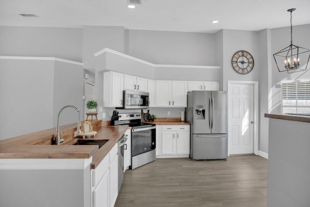 Image 10 of 53 For 7220 Lake Drive