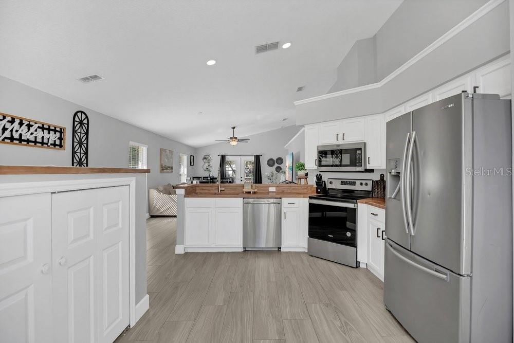 Image 12 of 53 For 7220 Lake Drive