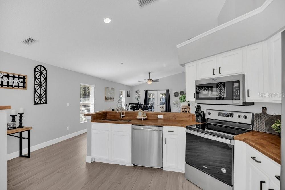 Image 13 of 53 For 7220 Lake Drive