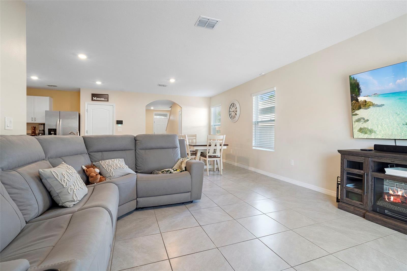 Image 11 of 49 For 142 Victoria Oaks Boulevard