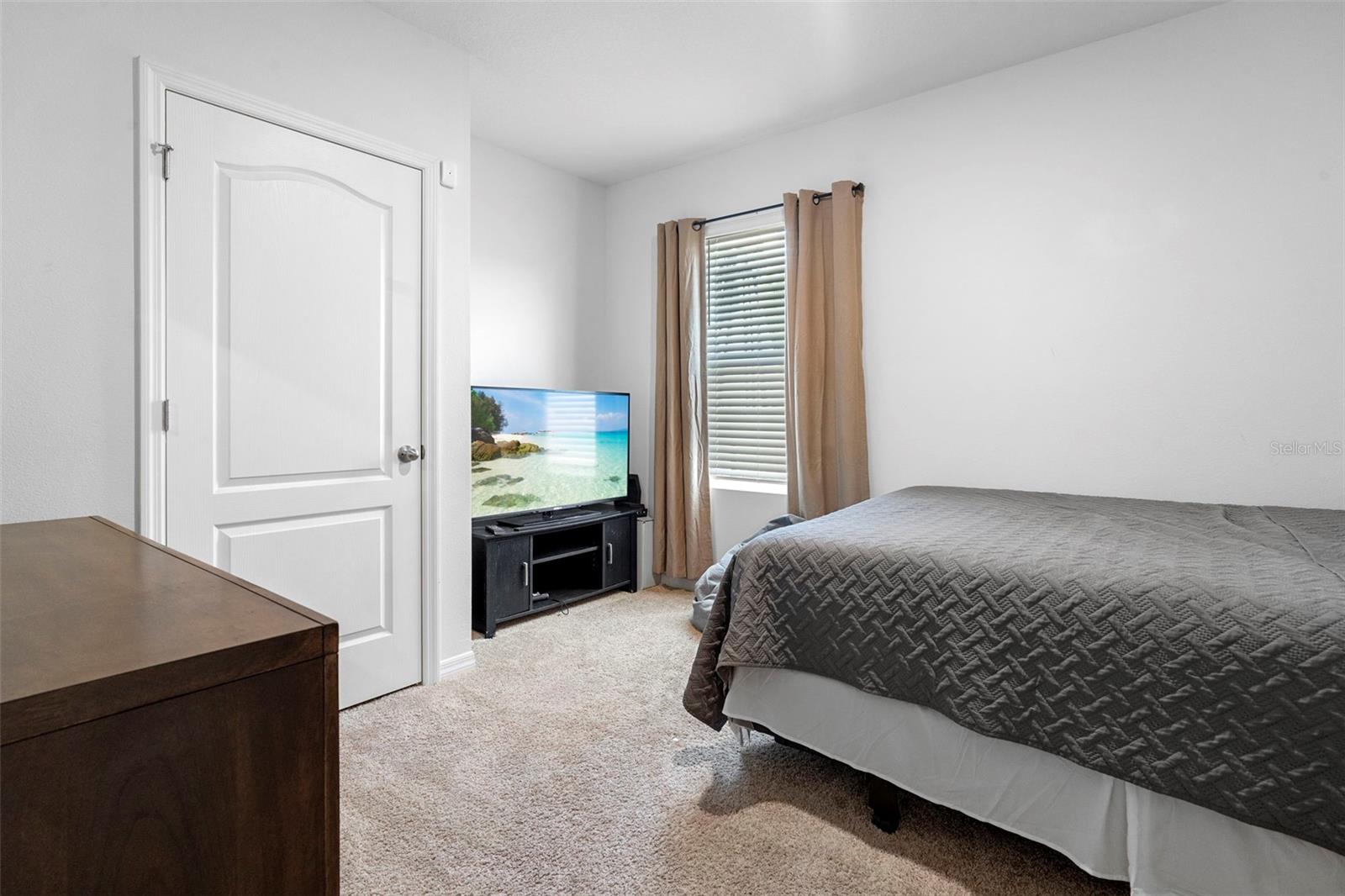 Image 17 of 49 For 142 Victoria Oaks Boulevard