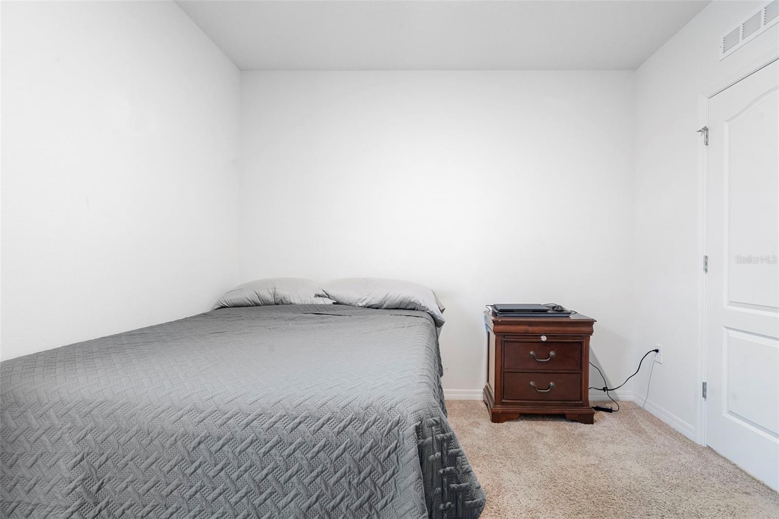 Image 18 of 49 For 142 Victoria Oaks Boulevard