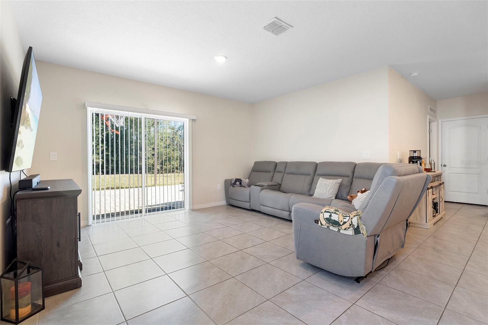 Image 9 of 49 For 142 Victoria Oaks Boulevard