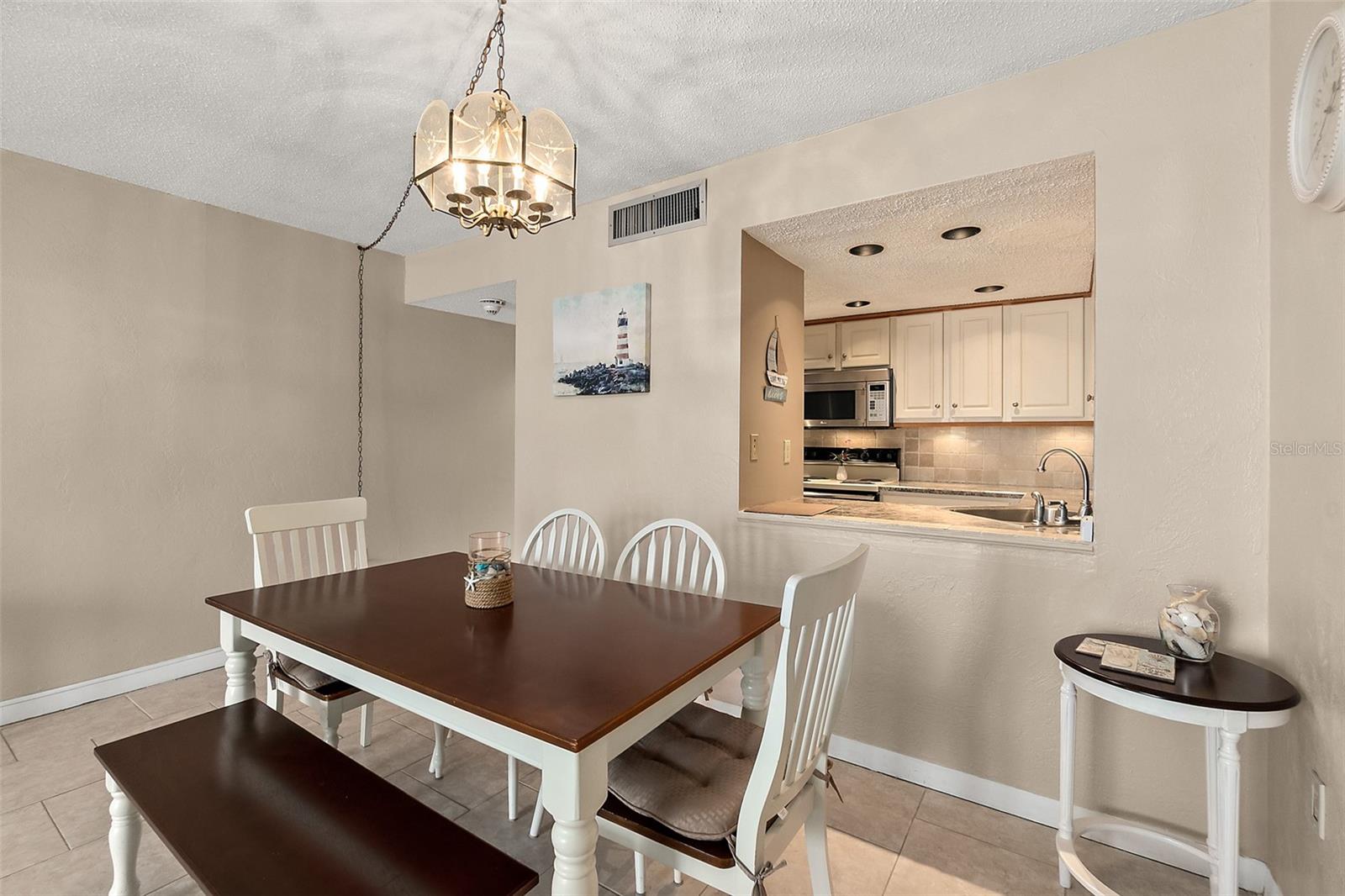 Image 14 of 49 For 3051 Atlantic Avenue 1806