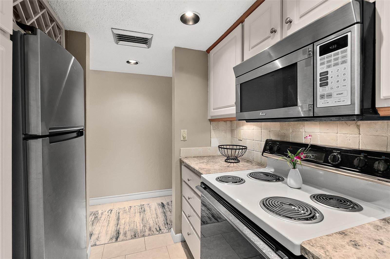 Image 17 of 49 For 3051 Atlantic Avenue 1806