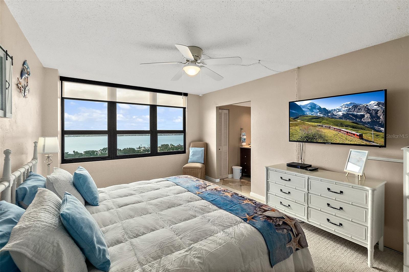 Image 19 of 49 For 3051 Atlantic Avenue 1806