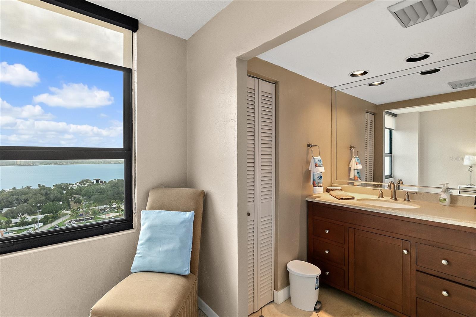 Image 21 of 49 For 3051 Atlantic Avenue 1806