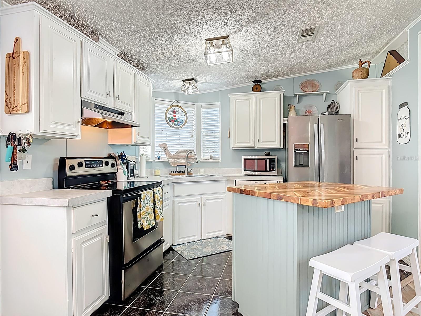 Listing photo id 8 for 70 & 71 Eagle Point S