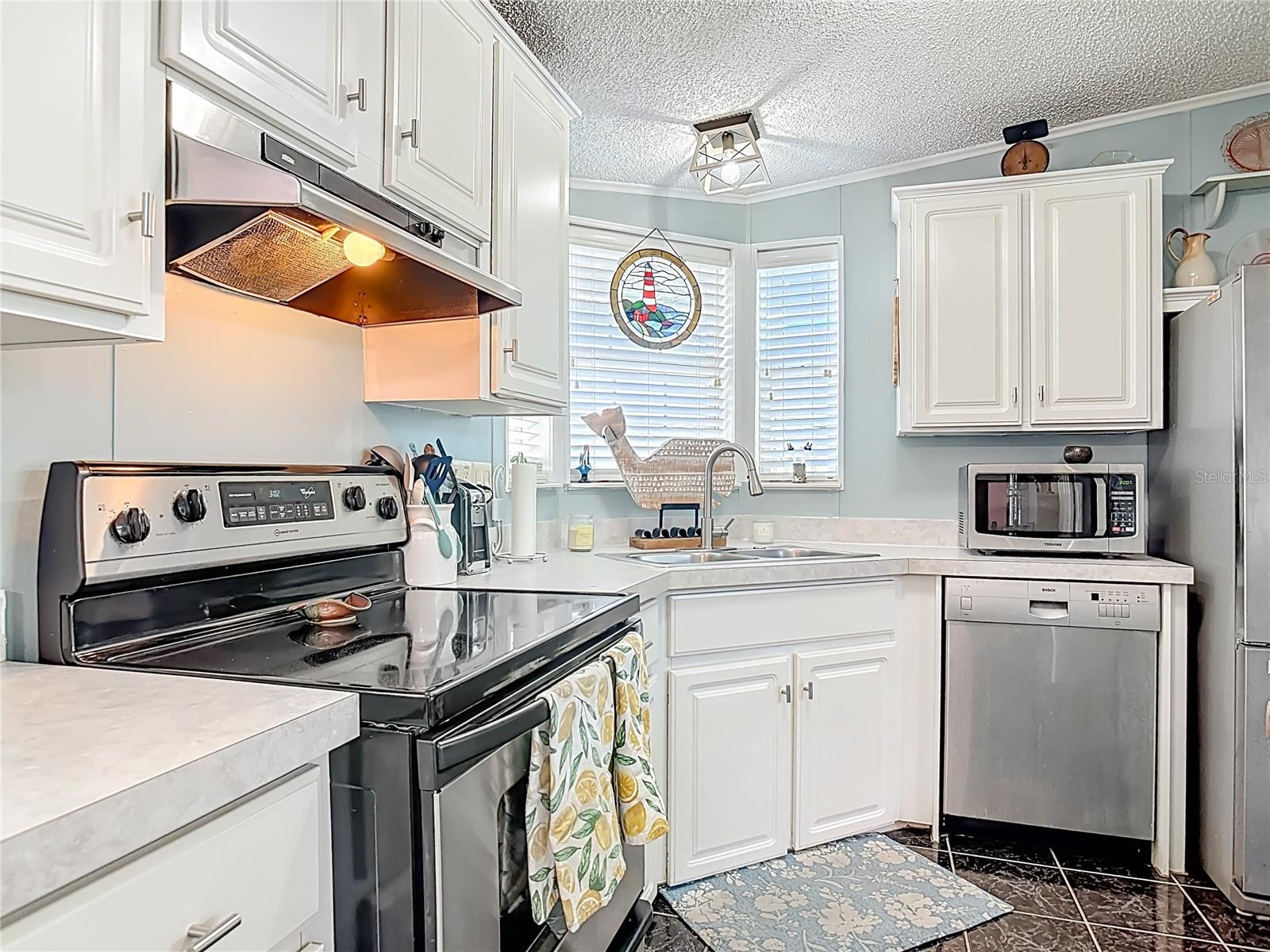 Listing photo id 9 for 70 & 71 Eagle Point S