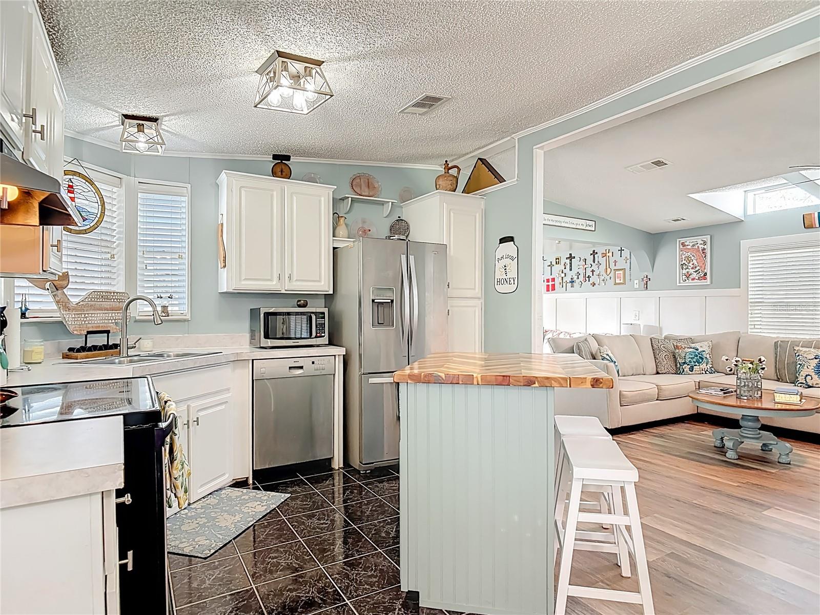 Listing photo id 10 for 70 & 71 Eagle Point S