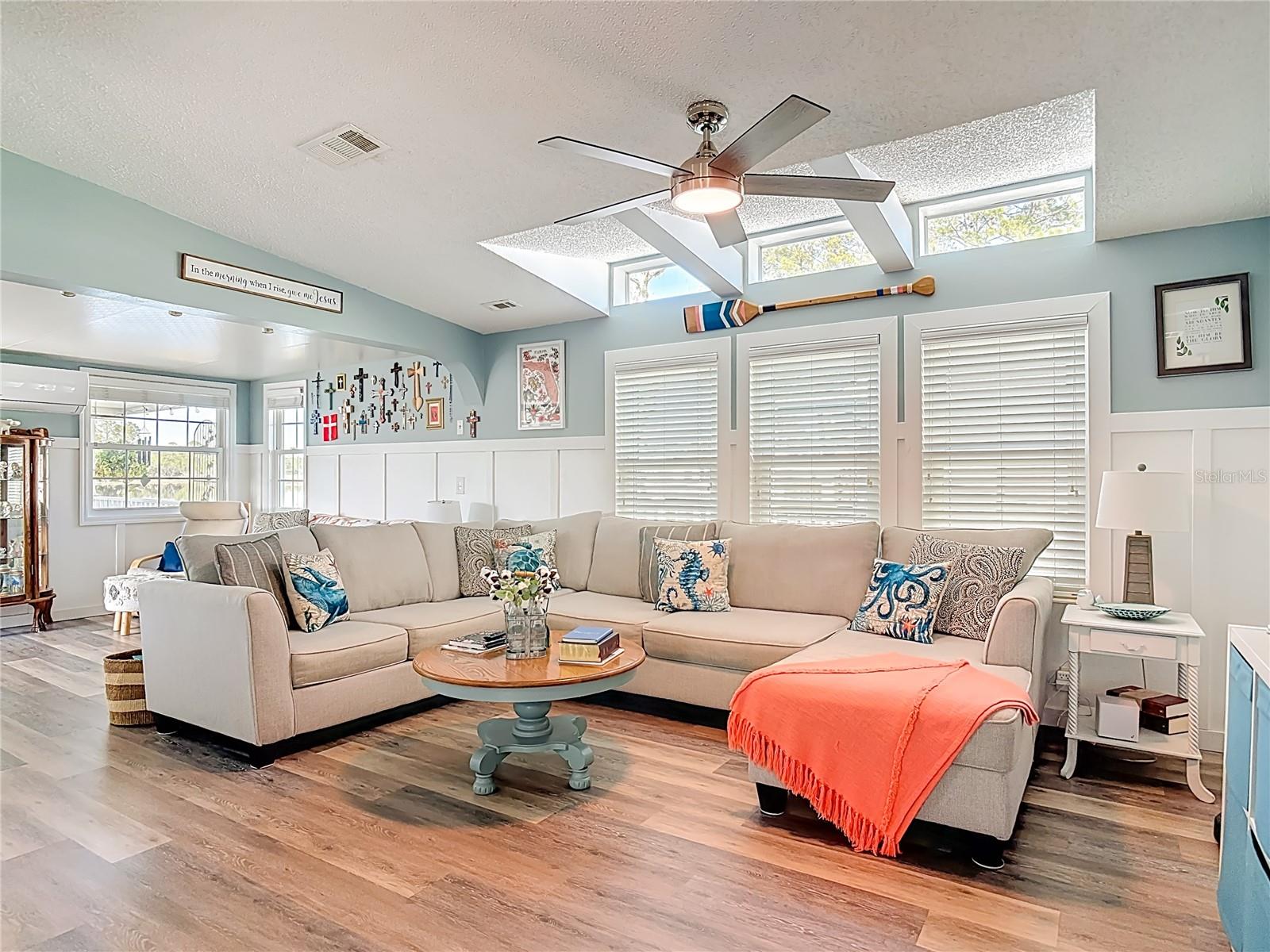 Listing photo id 11 for 70 & 71 Eagle Point S