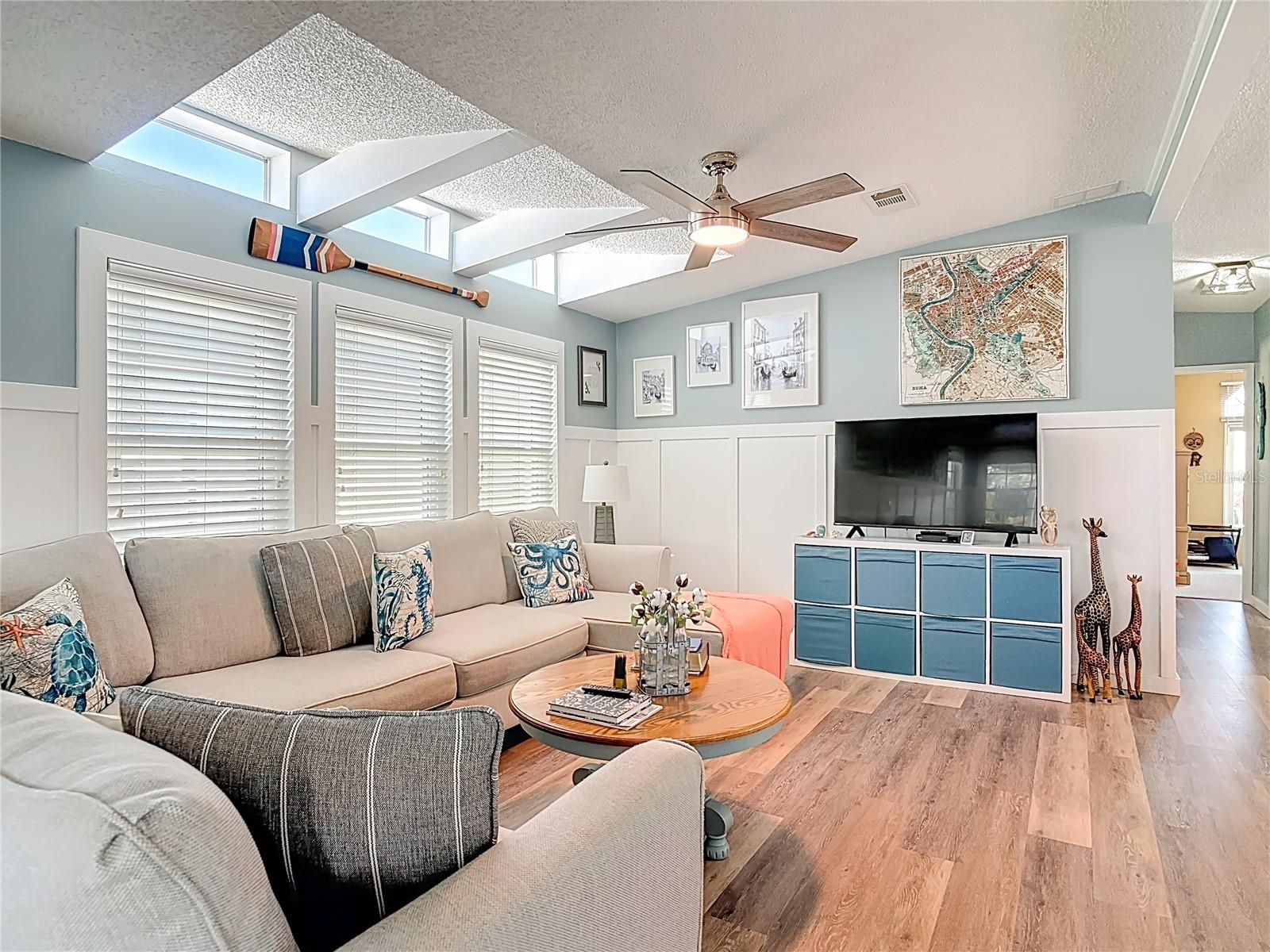 Listing photo id 12 for 70 & 71 Eagle Point S