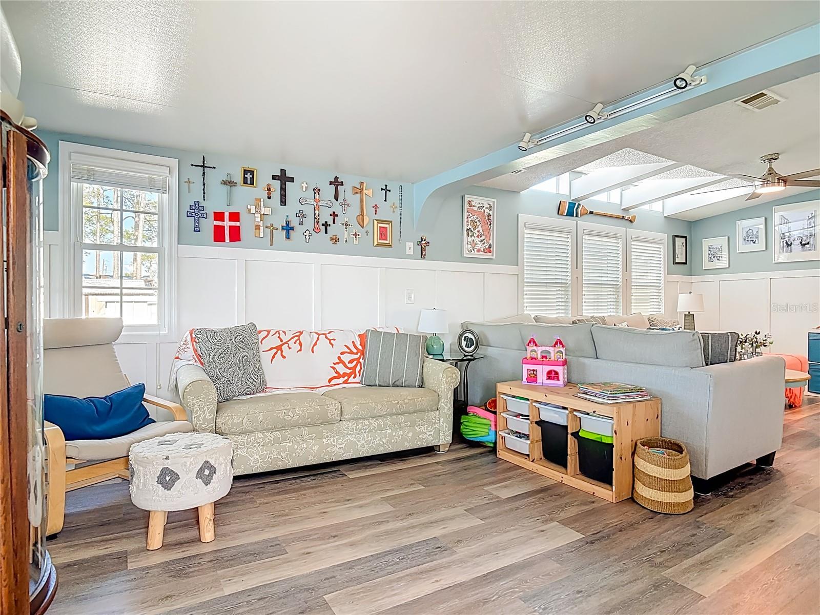 Listing photo id 14 for 70 & 71 Eagle Point S