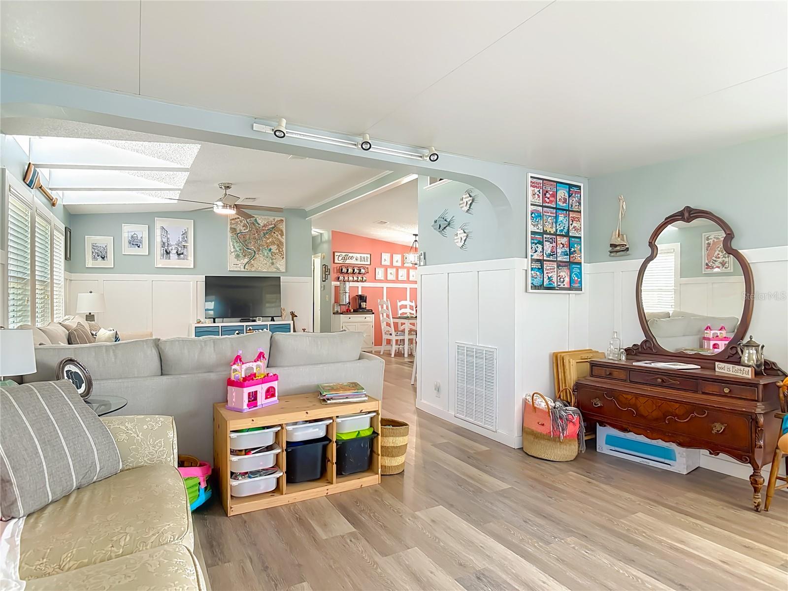 Listing photo id 16 for 70 & 71 Eagle Point S