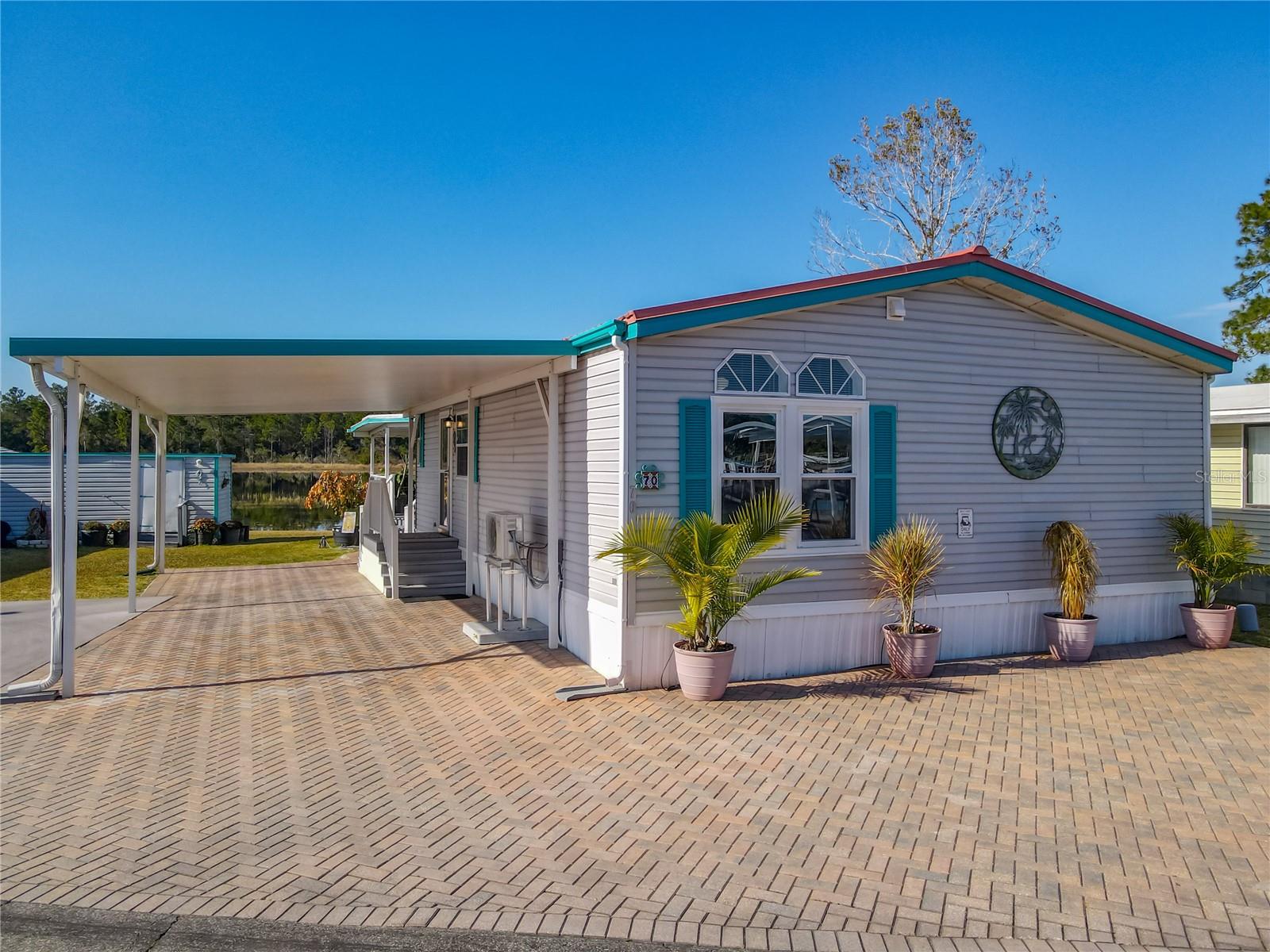 Listing photo id 0 for 70 & 71 Eagle Point S