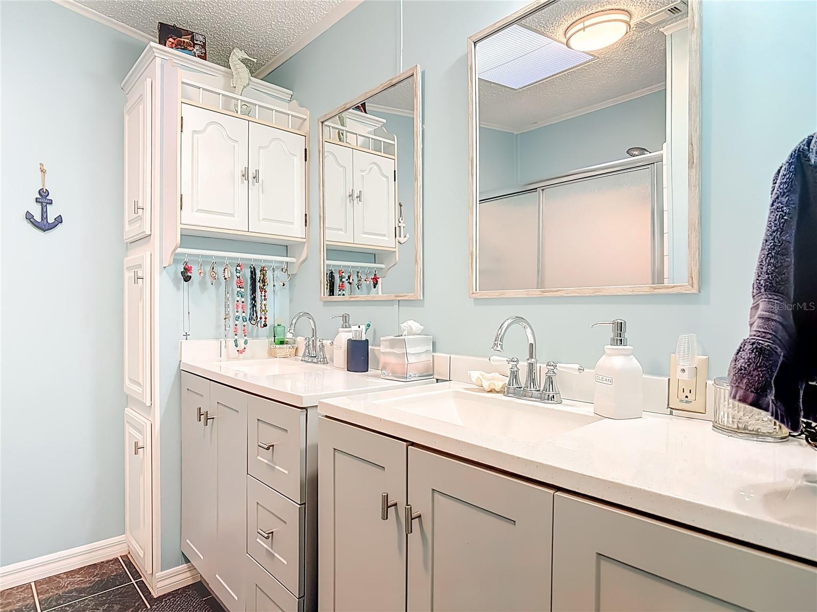 Listing photo id 21 for 70 & 71 Eagle Point S