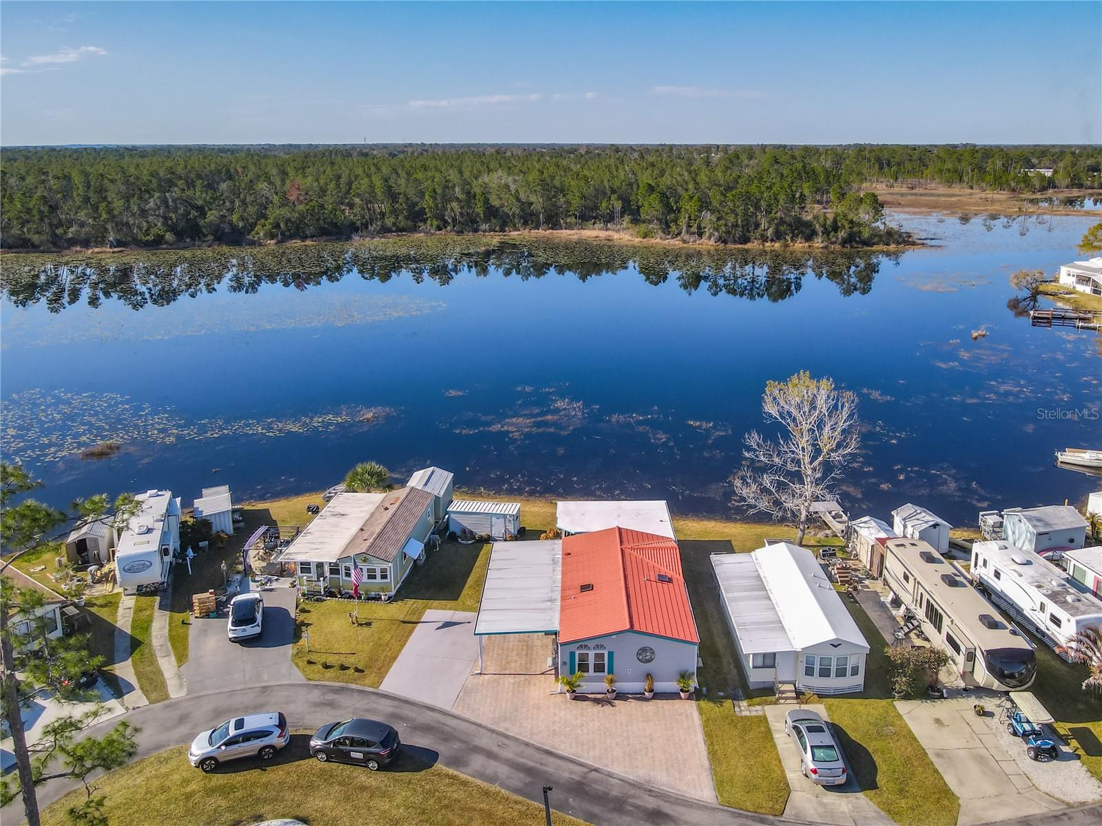 Listing photo id 1 for 70 & 71 Eagle Point S