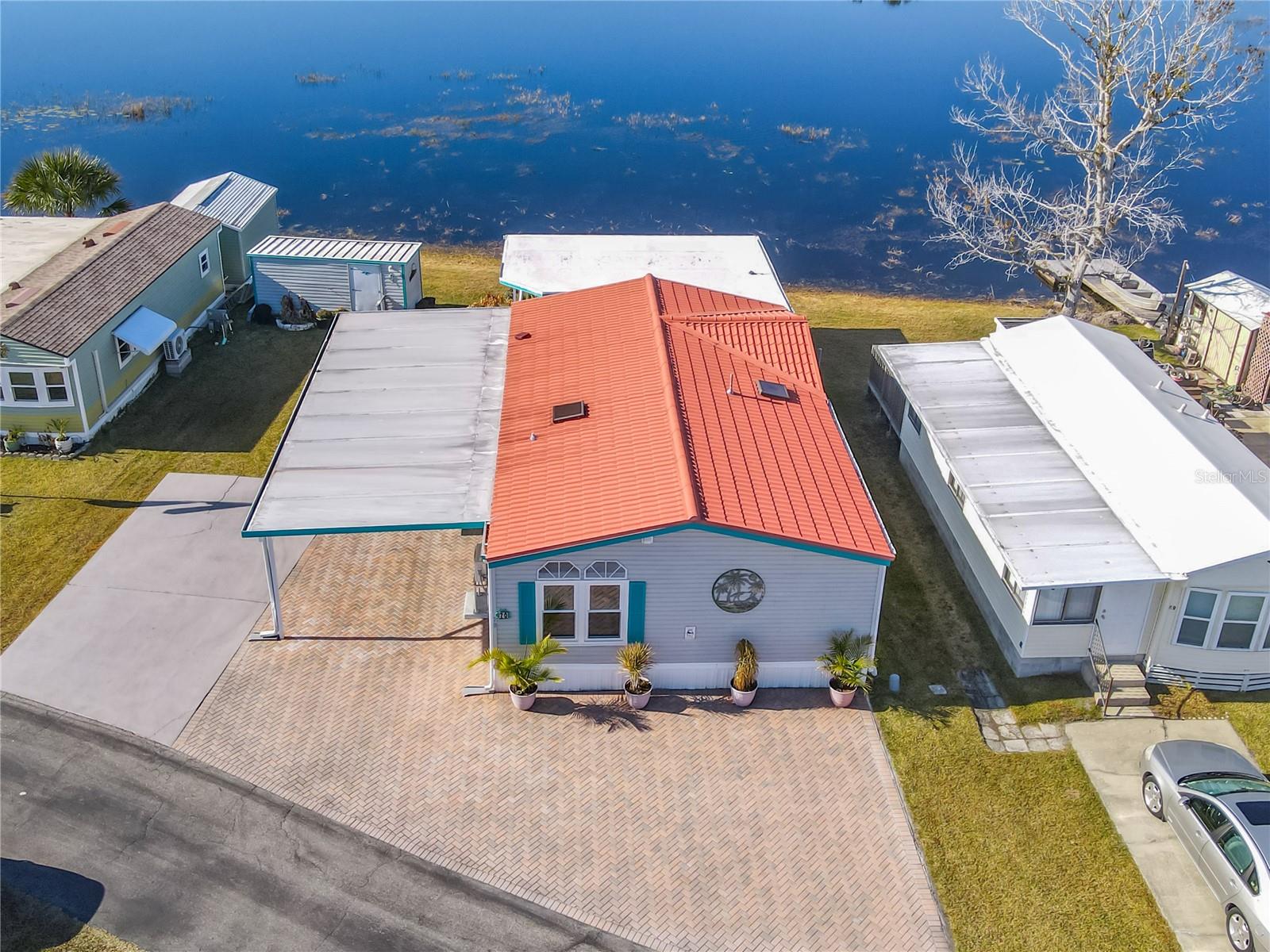 Listing photo id 34 for 70 & 71 Eagle Point S