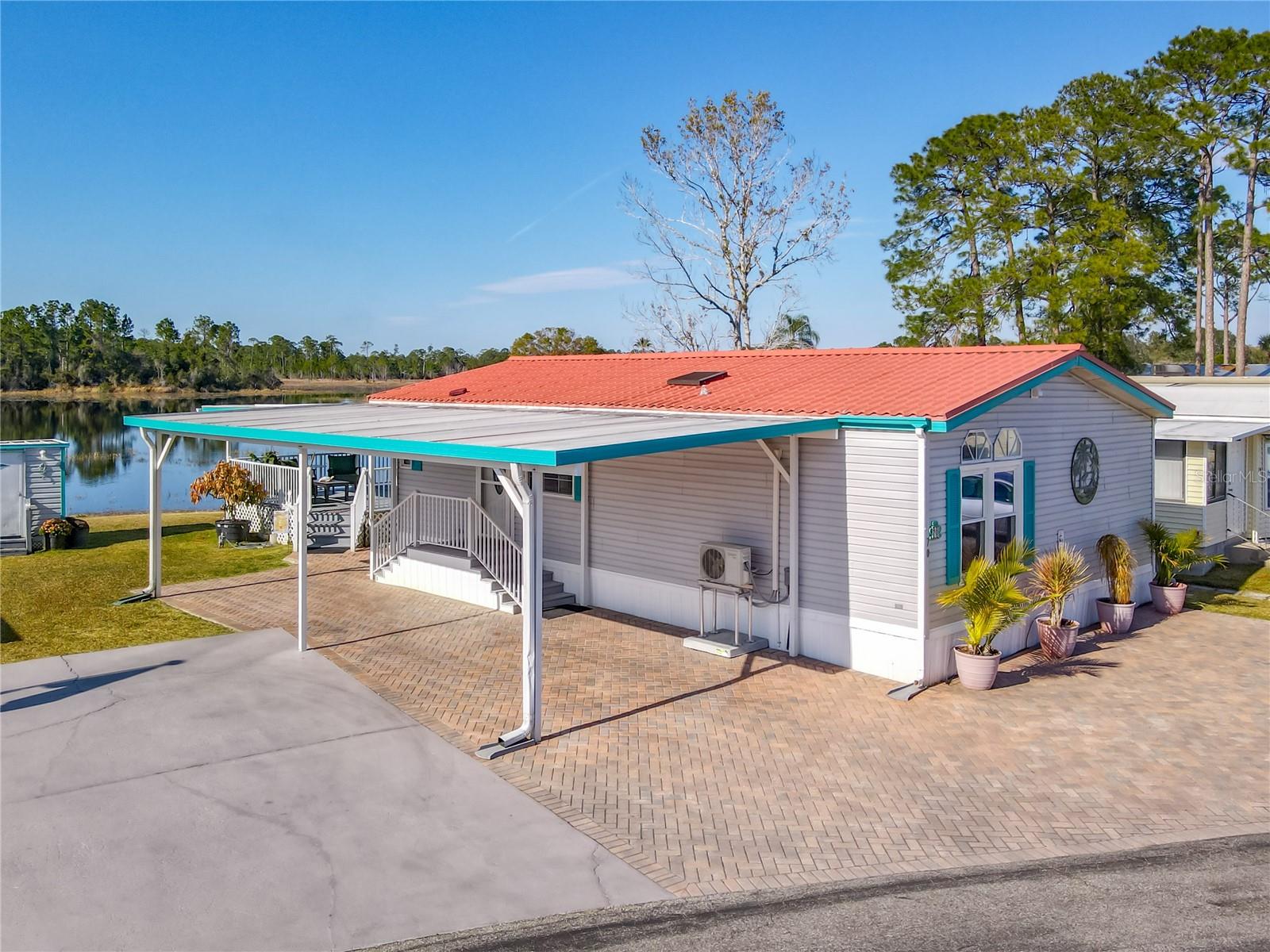 Listing photo id 35 for 70 & 71 Eagle Point S