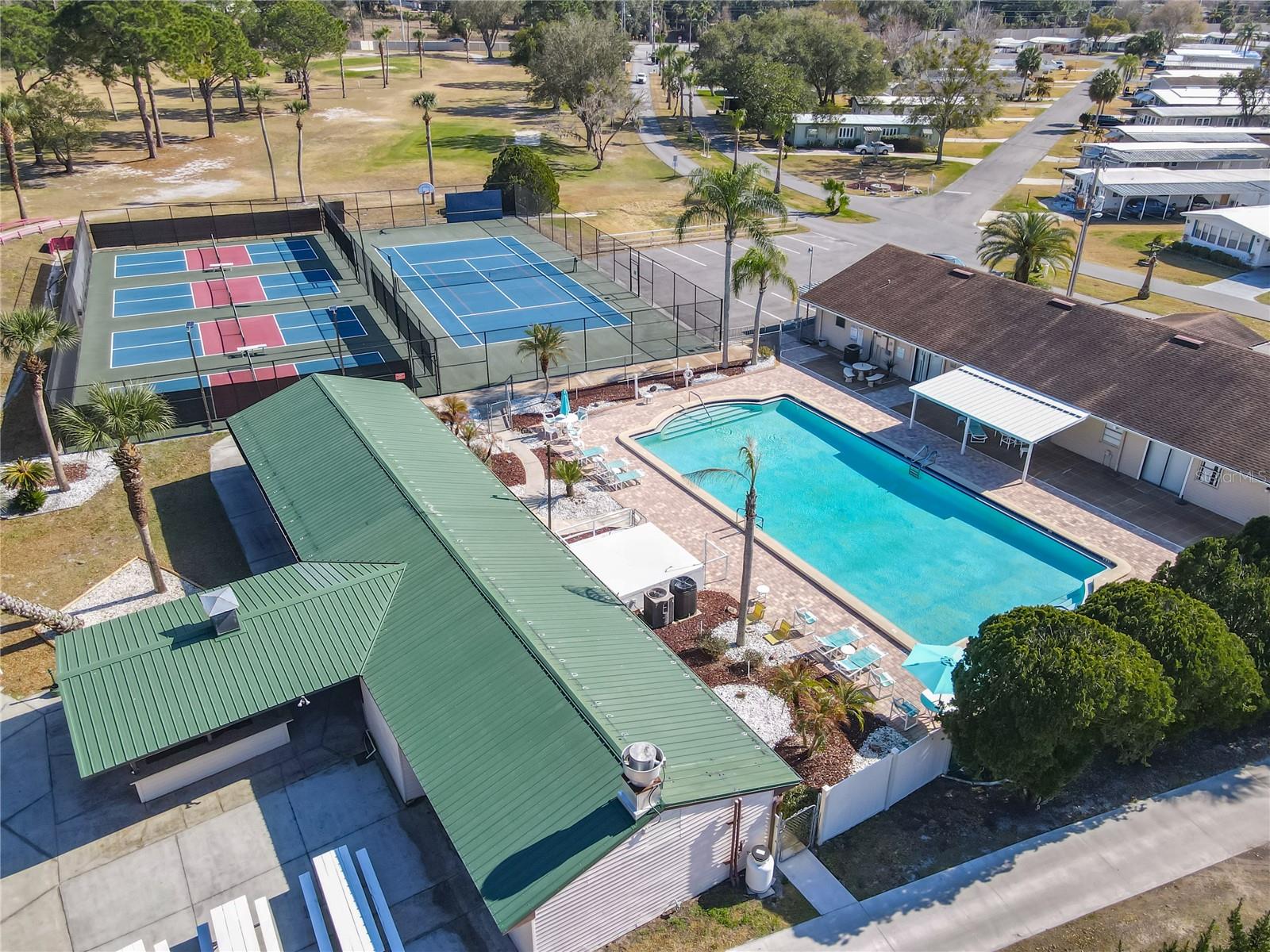 Listing photo id 40 for 70 & 71 Eagle Point S