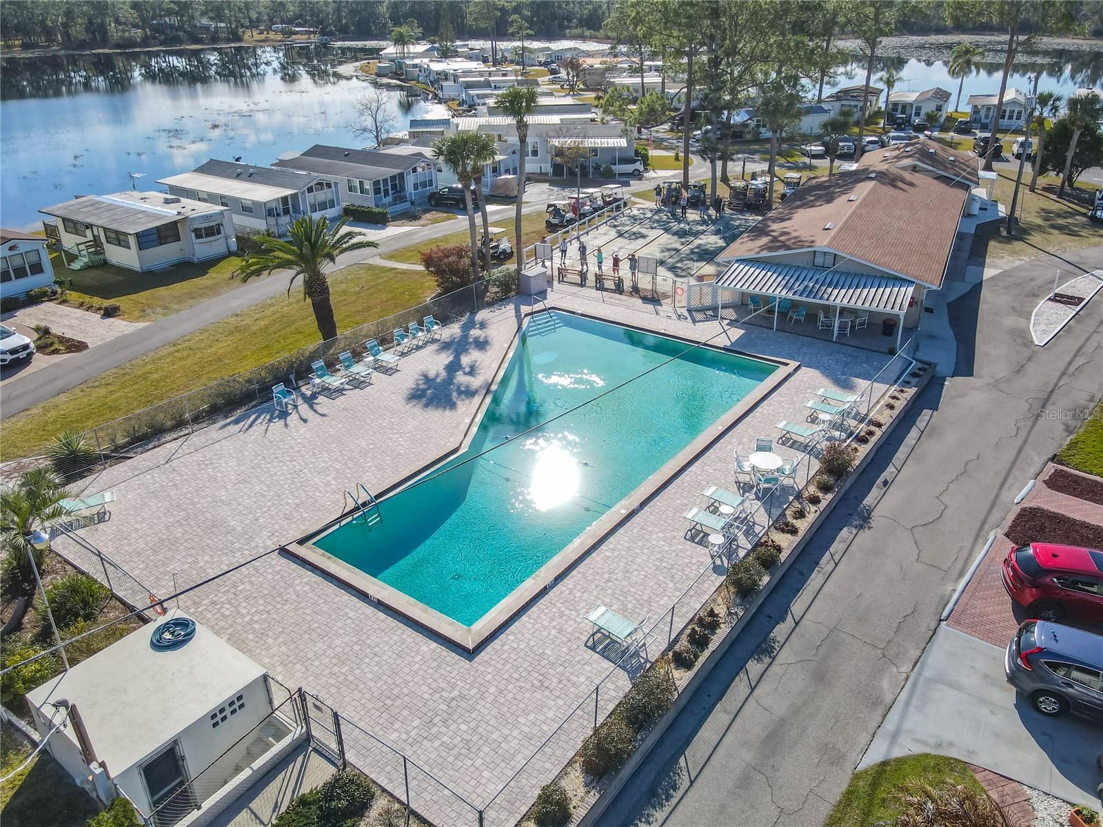 Listing photo id 47 for 70 & 71 Eagle Point S