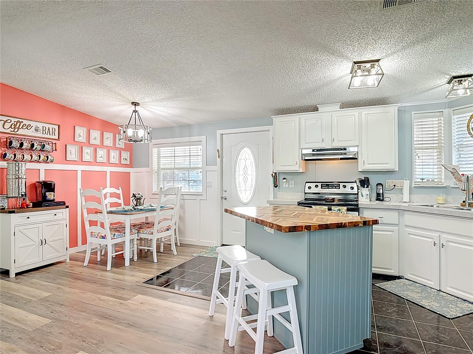 Listing photo id 6 for 70 & 71 Eagle Point S