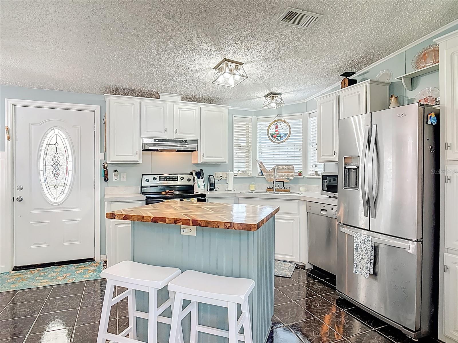 Listing photo id 7 for 70 & 71 Eagle Point S