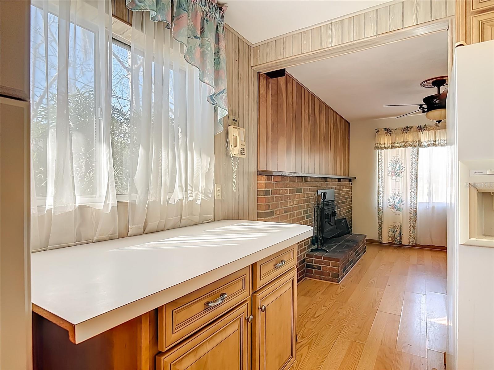 Image 13 of 79 For 730 University Avenue