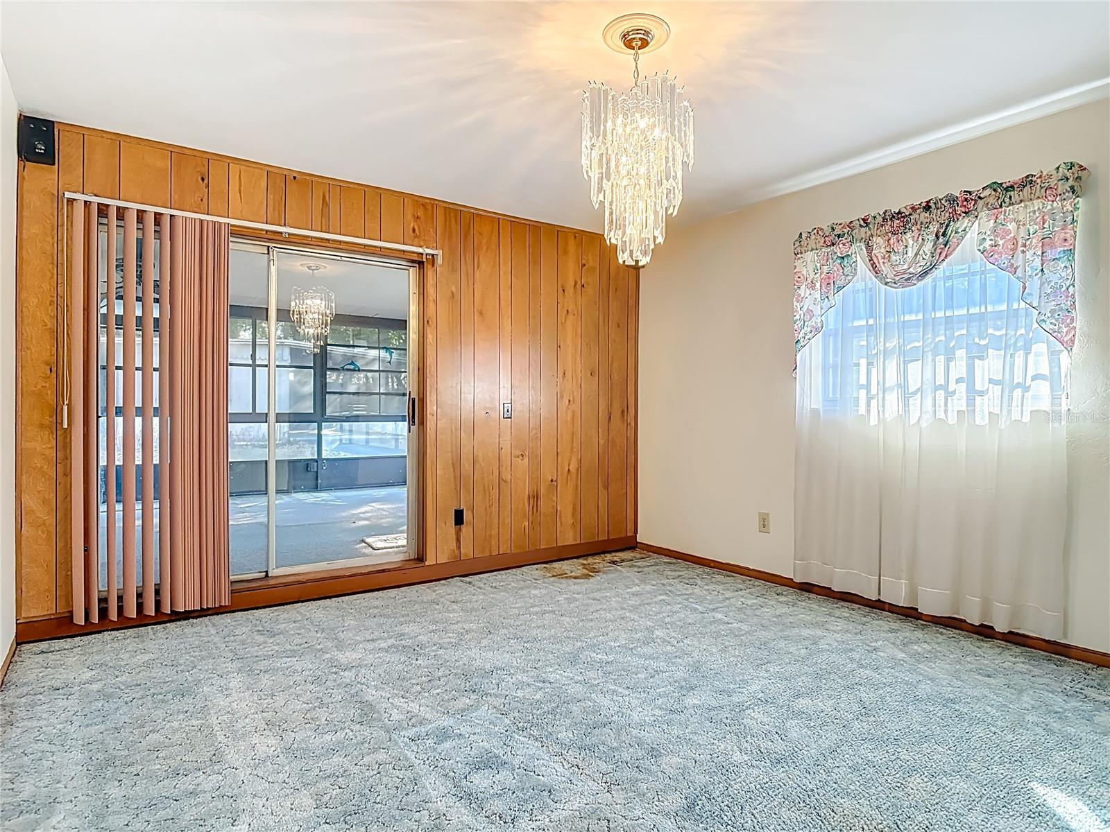 Image 17 of 79 For 730 University Avenue