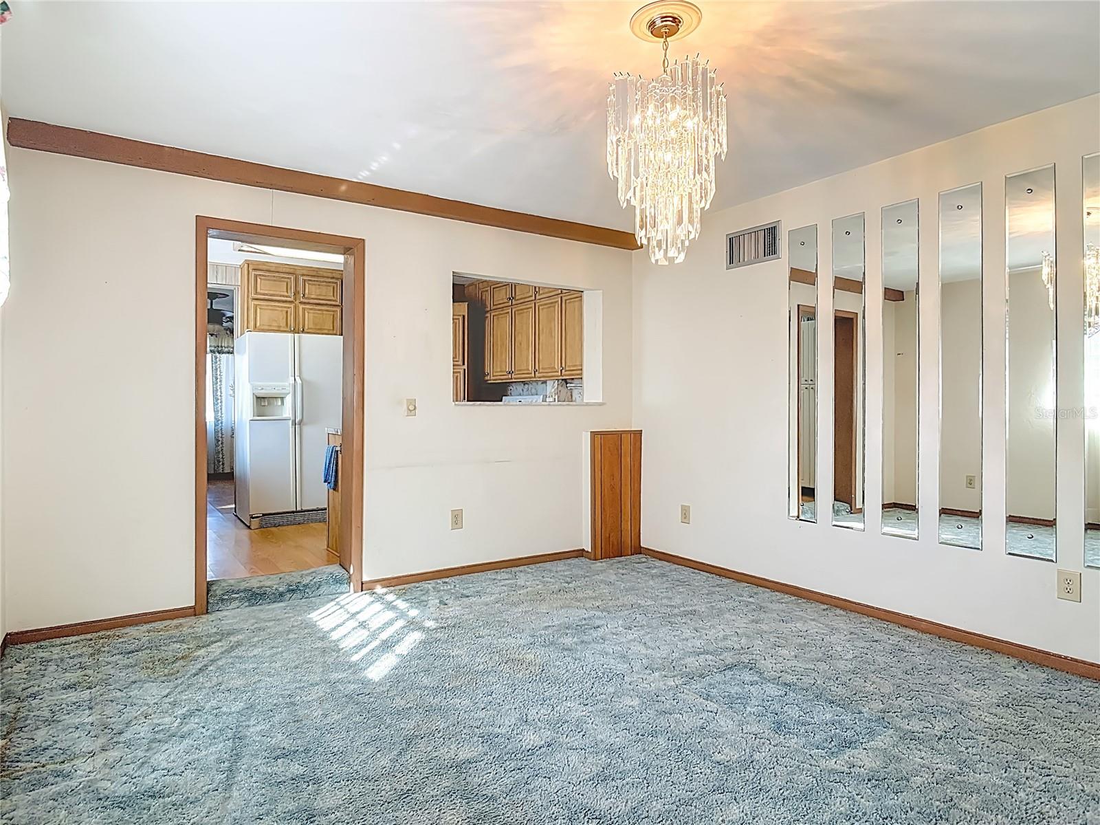 Image 19 of 79 For 730 University Avenue