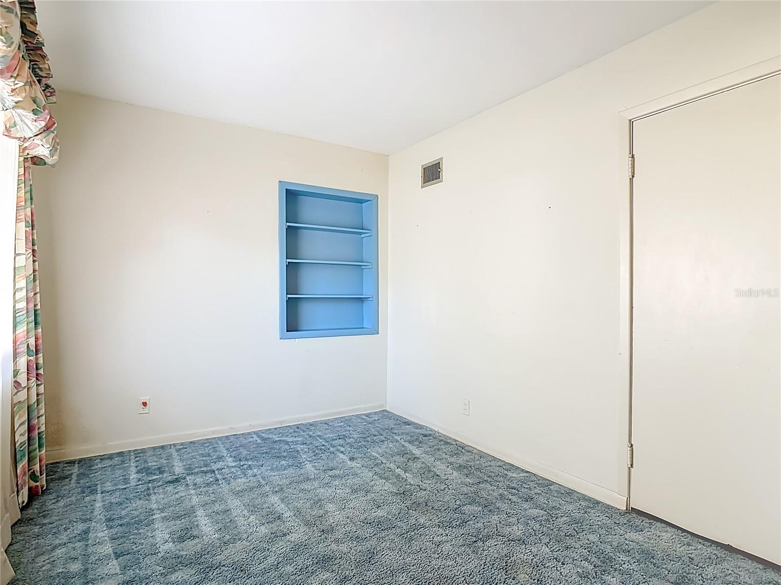 Image 21 of 79 For 730 University Avenue