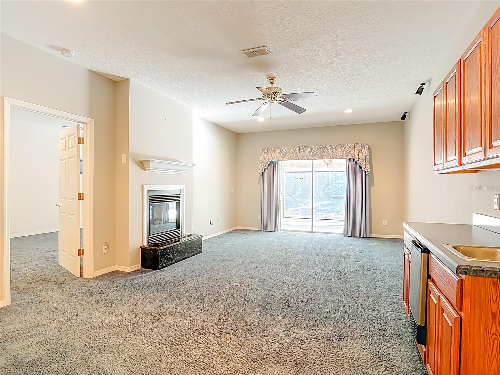 Image 25 of 79 For 730 University Avenue