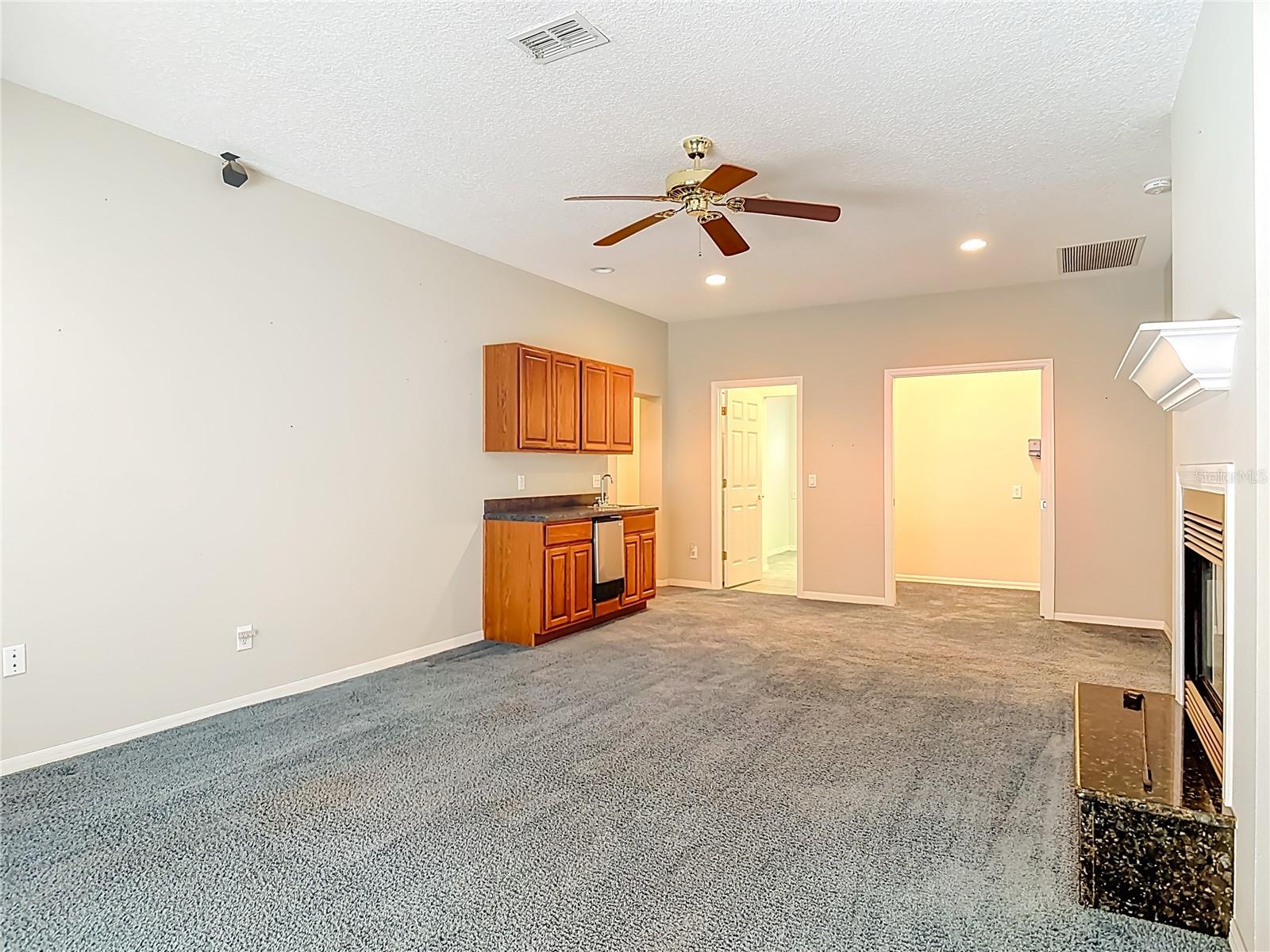 Image 28 of 79 For 730 University Avenue