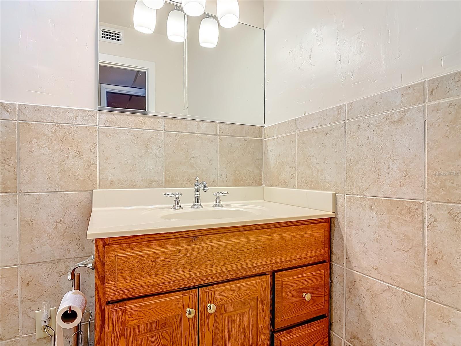 Image 38 of 79 For 730 University Avenue