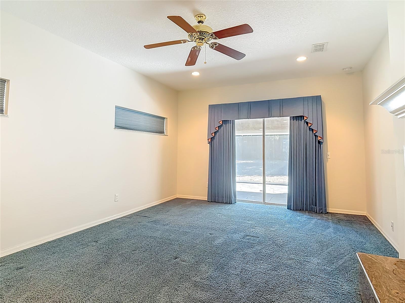 Image 49 of 79 For 730 University Avenue