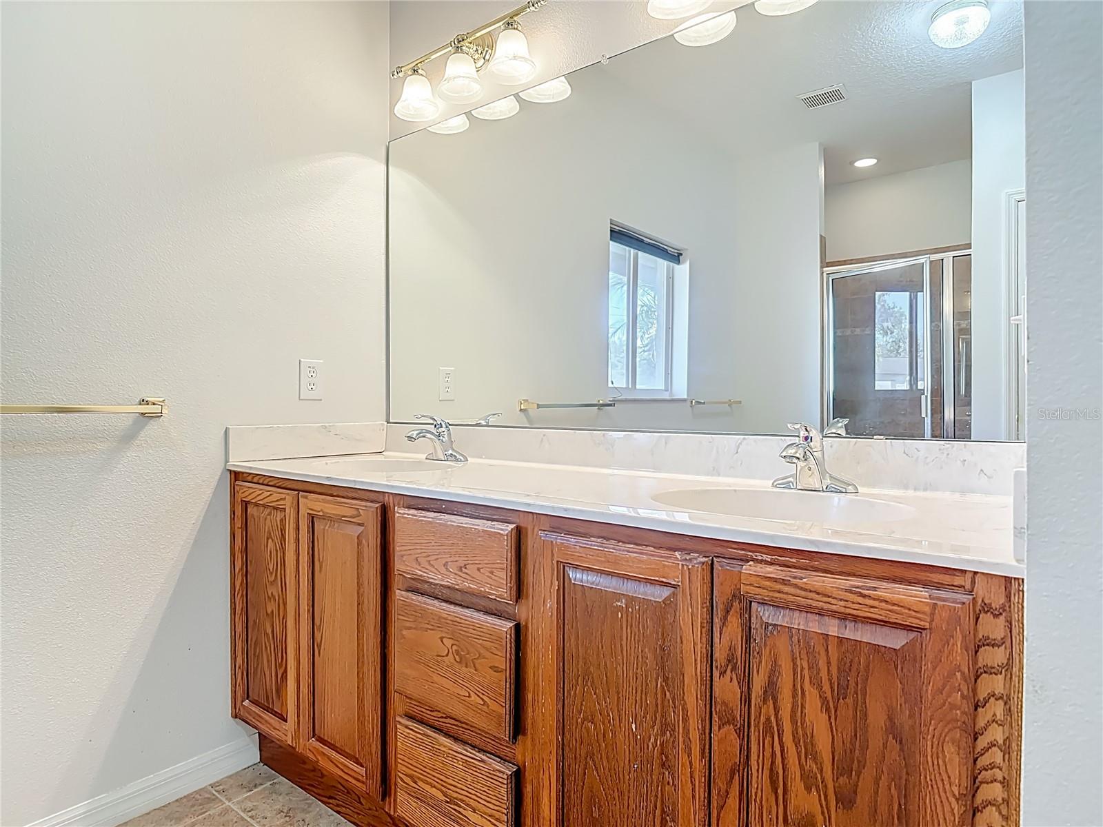 Image 53 of 79 For 730 University Avenue